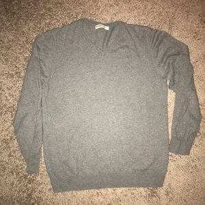 Old Navy men’s V-neck sweater
